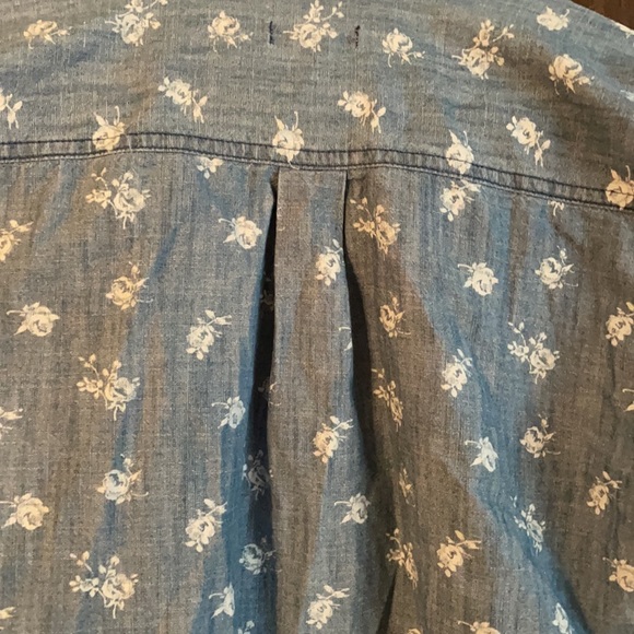 Women’s button down. - Picture 4 of 4